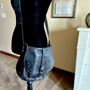 Beautiful Patricia Nash Barcelona Tooled
Leather Saddle Bag Crossbody Black